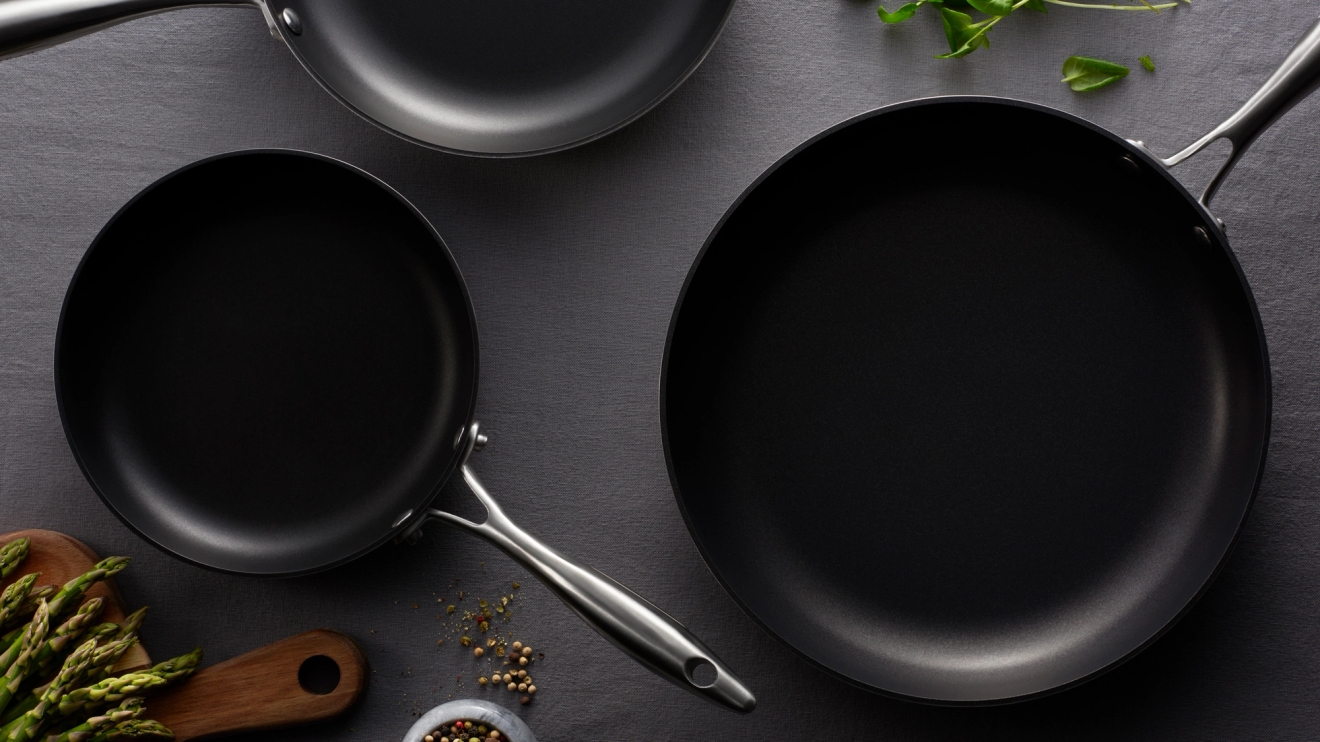 erikokoiset Scanpan paistinpannut 