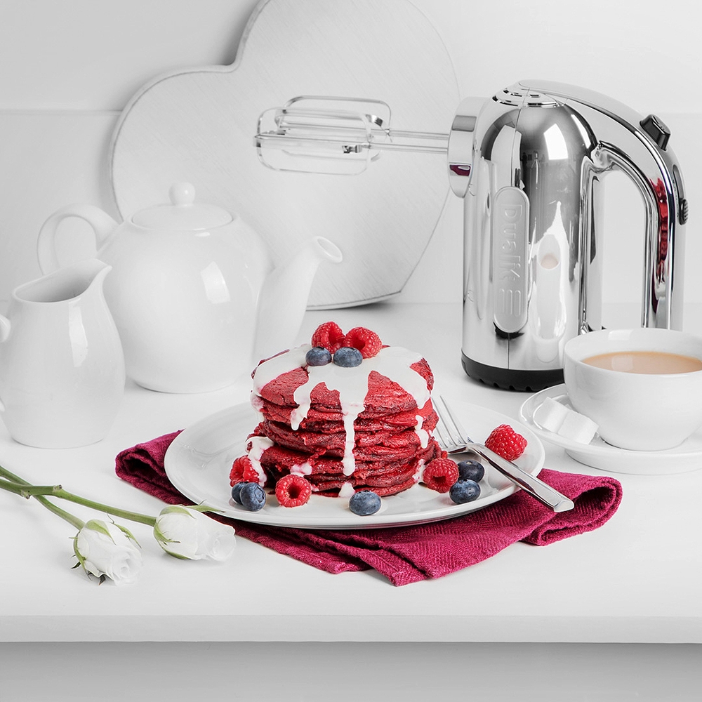 Dualit sähkövatkain värissä kromi ja vatkattu kerma