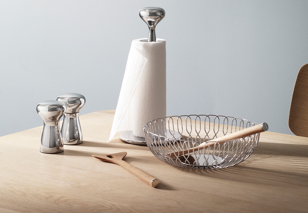 Salt och pepparkar från Georg Jensen på träbord