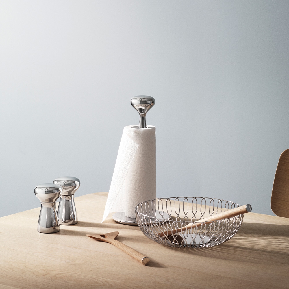 Salt och pepparkar från Georg Jensen på träbord