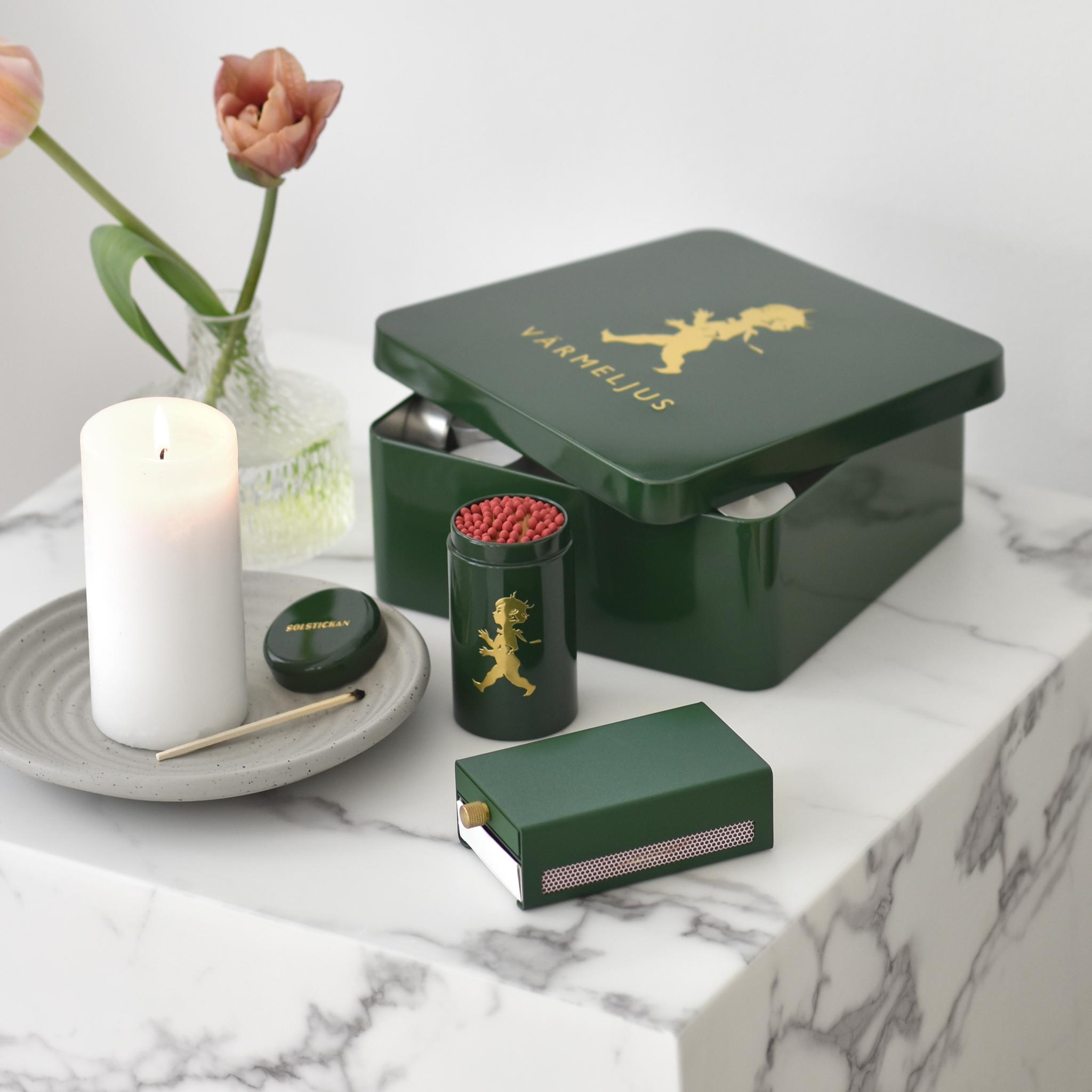 En grön ask med värmeljus från Solstickan