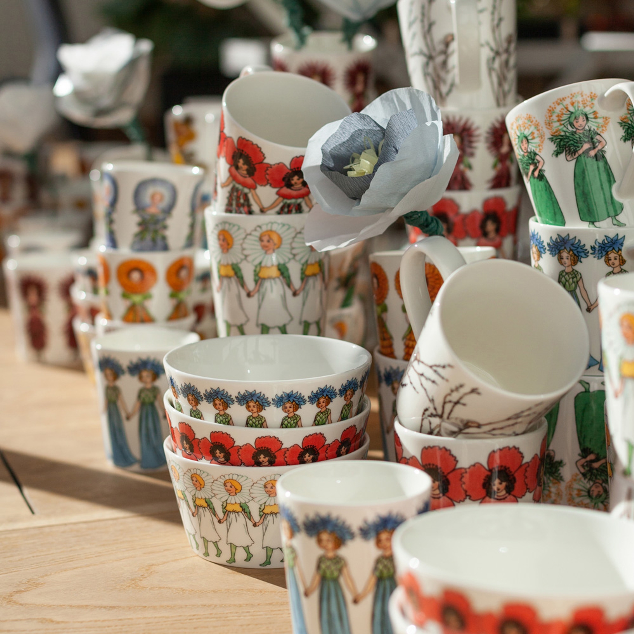 Design House Stockholm elsa beskow mukit ja kulhot pinottu päällekkäin