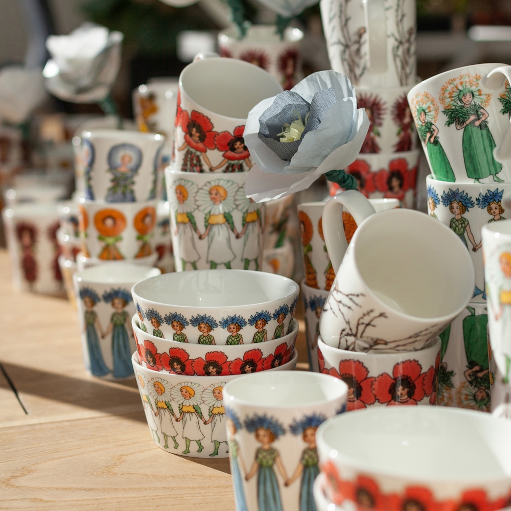 Design House Stockholm elsa beskow mukit ja kulhot pinottu päällekkäin