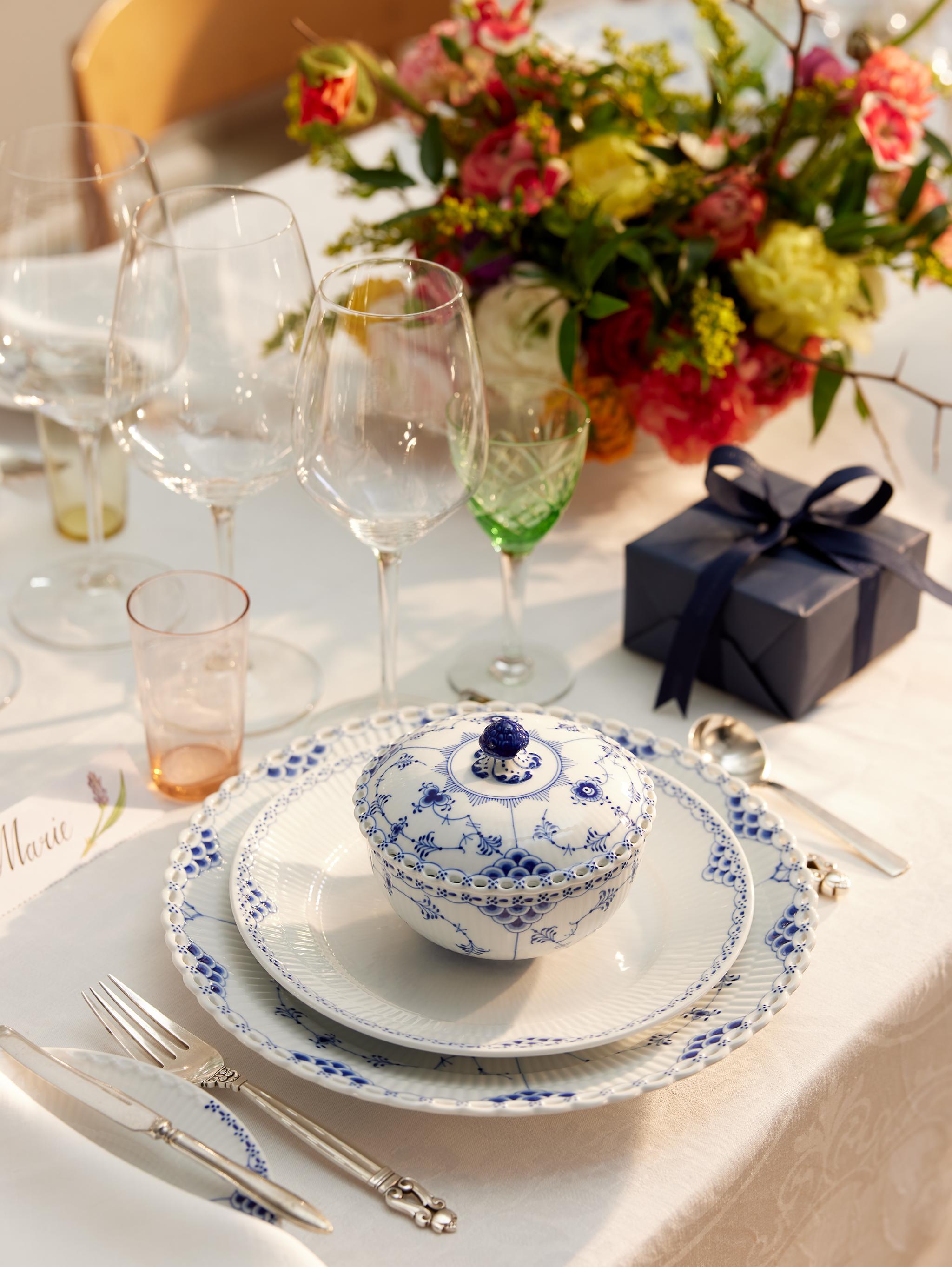 Royal copenhagen astiasto princess astiat sinivalkoiset astiat juhlapöydän kattaus 