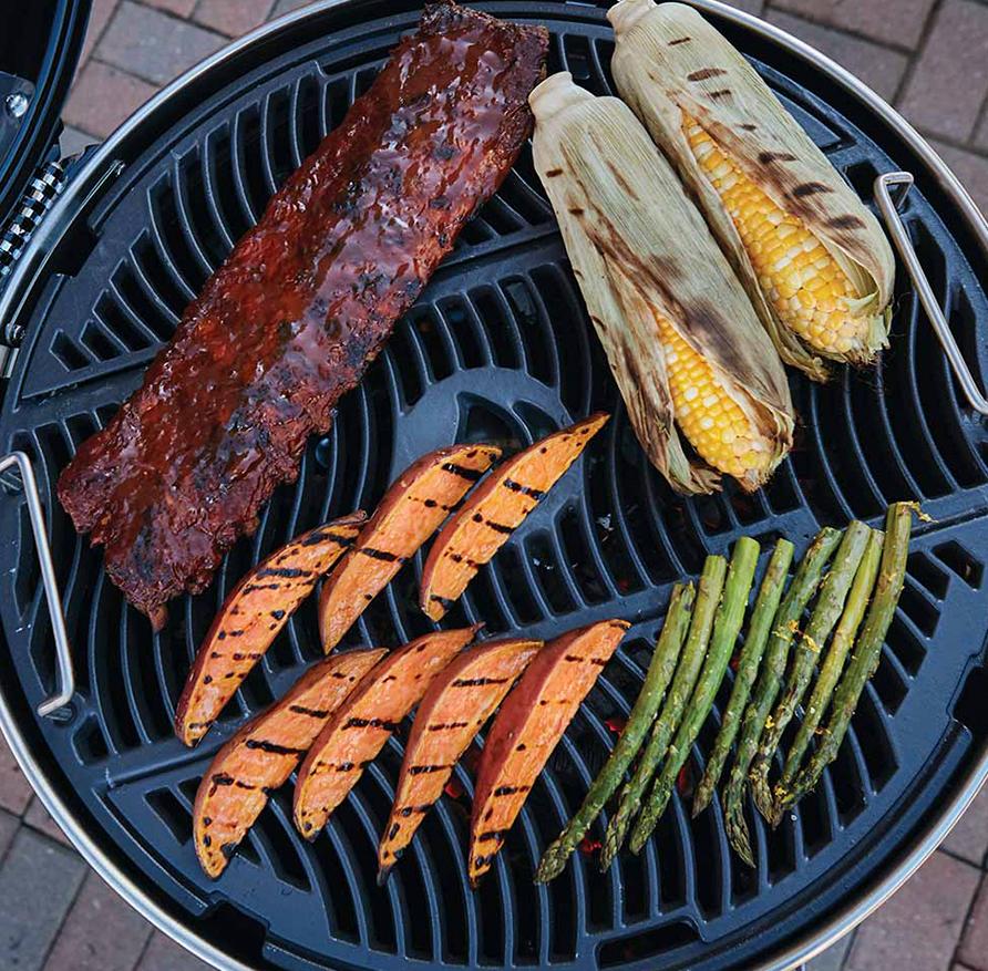 napoleon hiiligrilli pro22k pallogrilli grillatut vihannekset grillattu liha