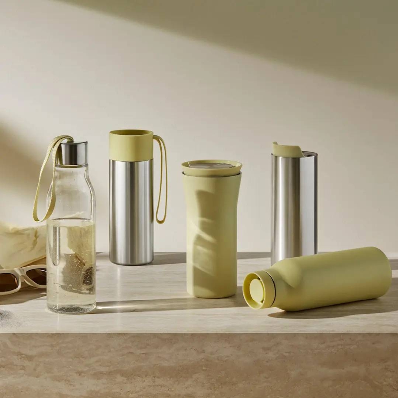 Eva solo to go cup termosmuki ja vesipullo eri muodoissa väreissä keltainen
