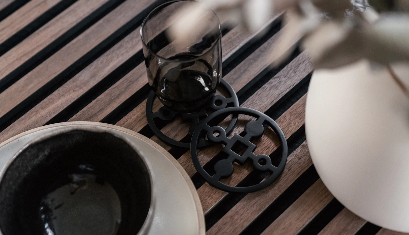 Svarta glasunderlägg