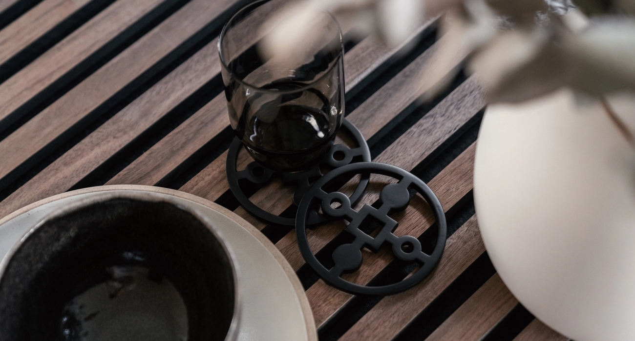 Svarta glasunderlägg