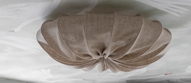 Plafond i taket i beiget linne