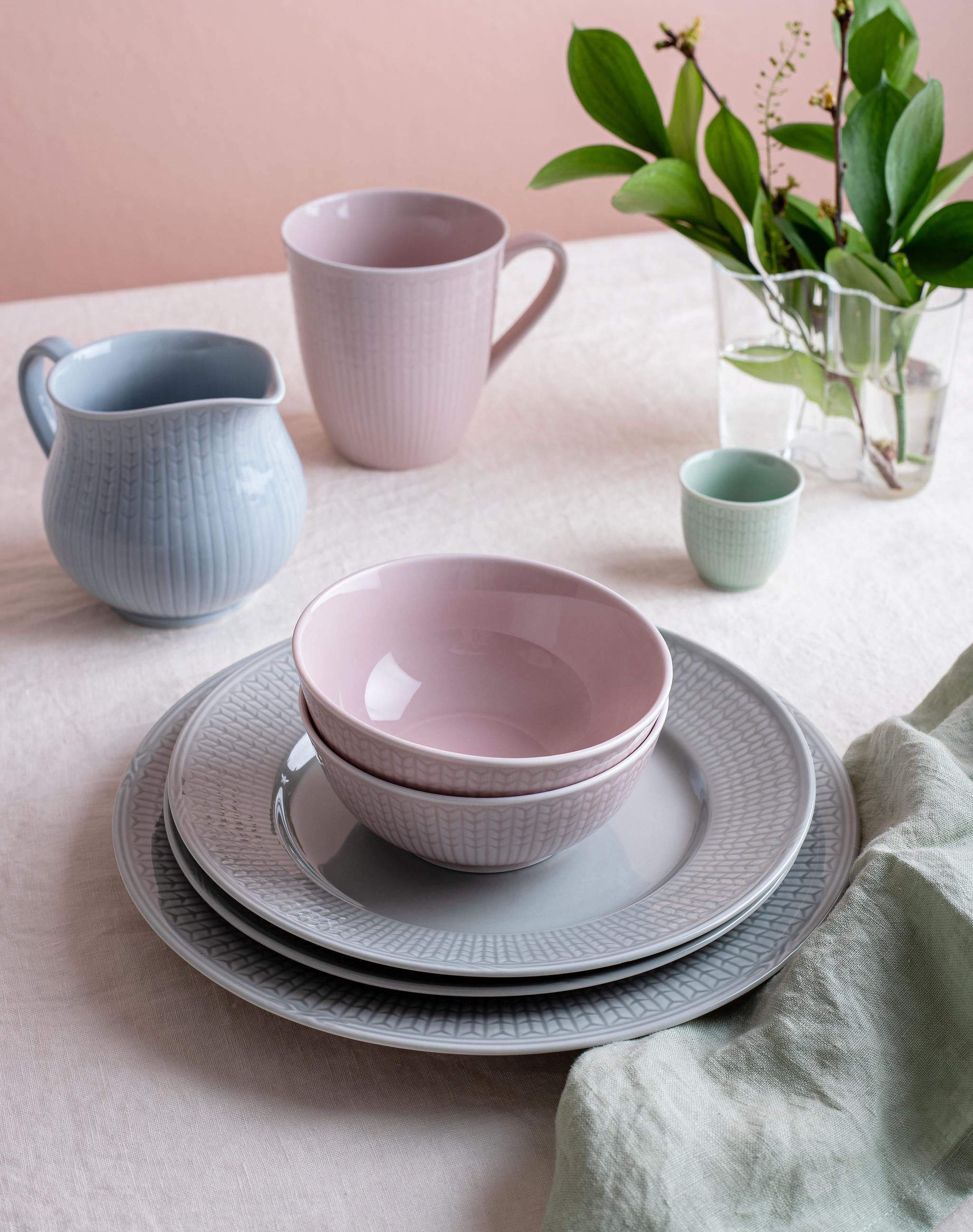 Blandat porslin från Swedish Grace i färgerna ros, äng, is och dimma