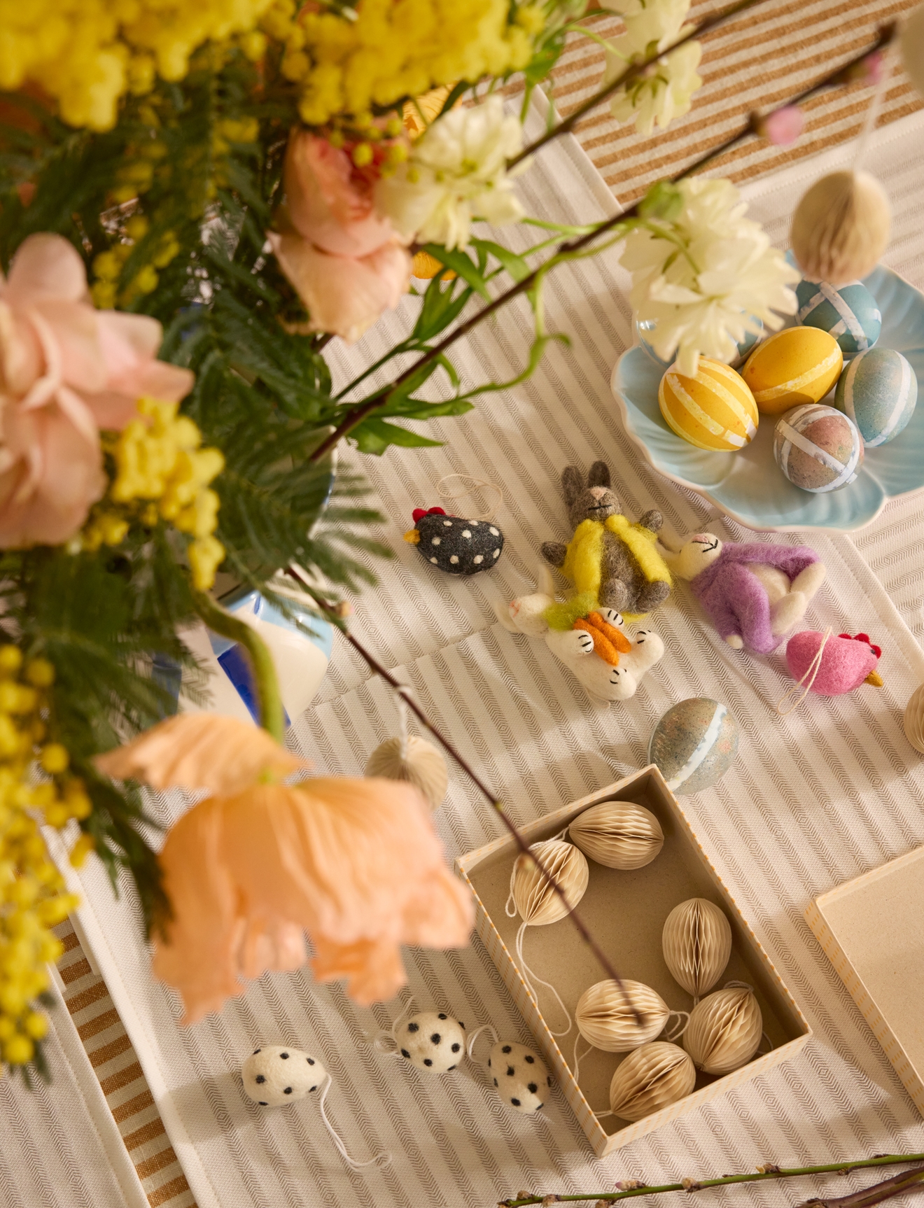 Afroart Värikkäät ja kuviolliset tyynyliinat, tyynyt, koristeet, peitto ja lamppu