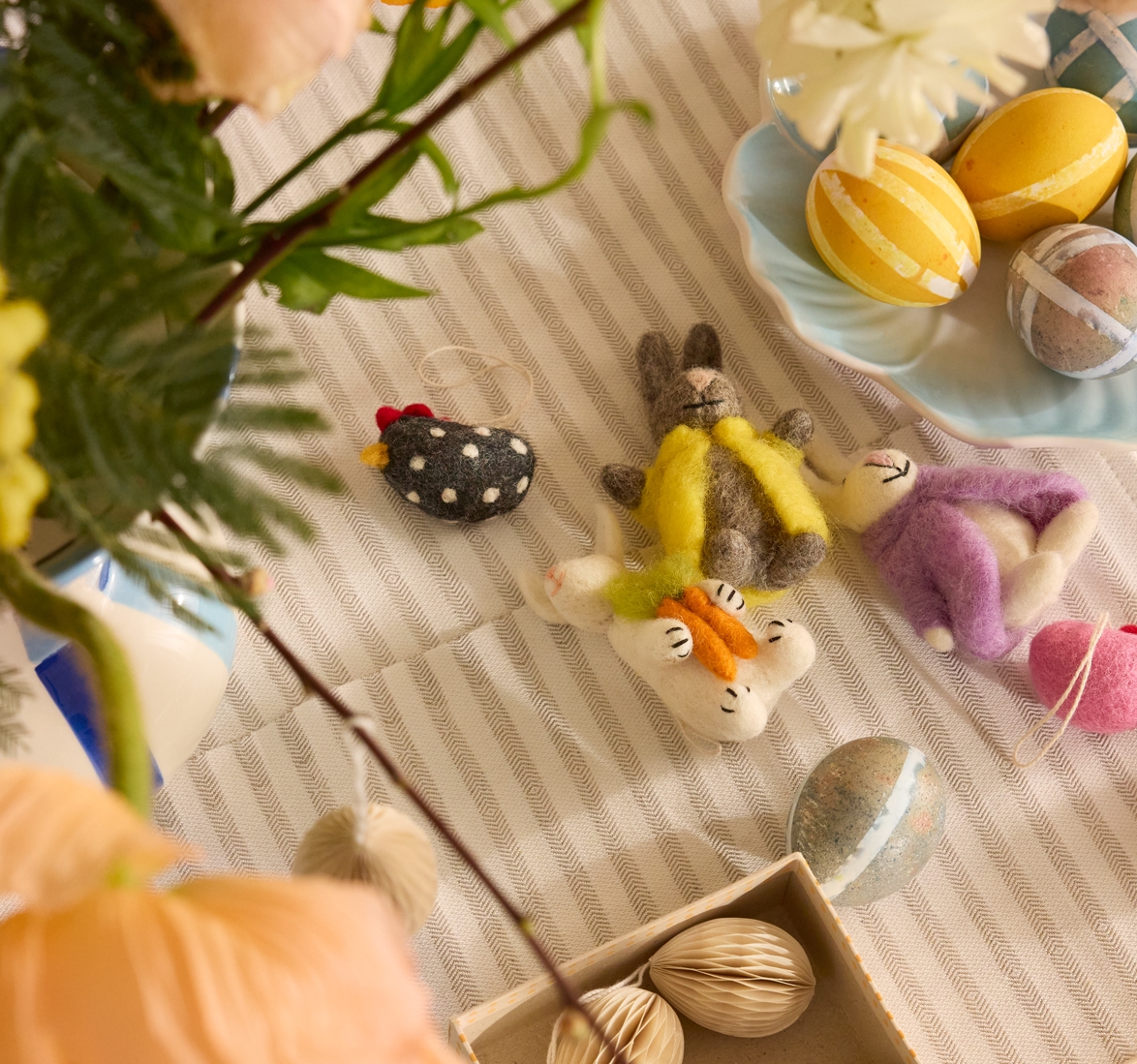 Afroart tovet ull kanin påskehenge og påskeegg