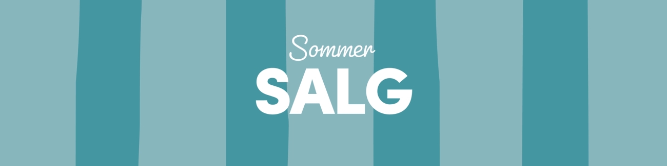 Banner med teksten «Sommersalg» i hvitt på en bakgrunn med vertikale blå og turkise striper.