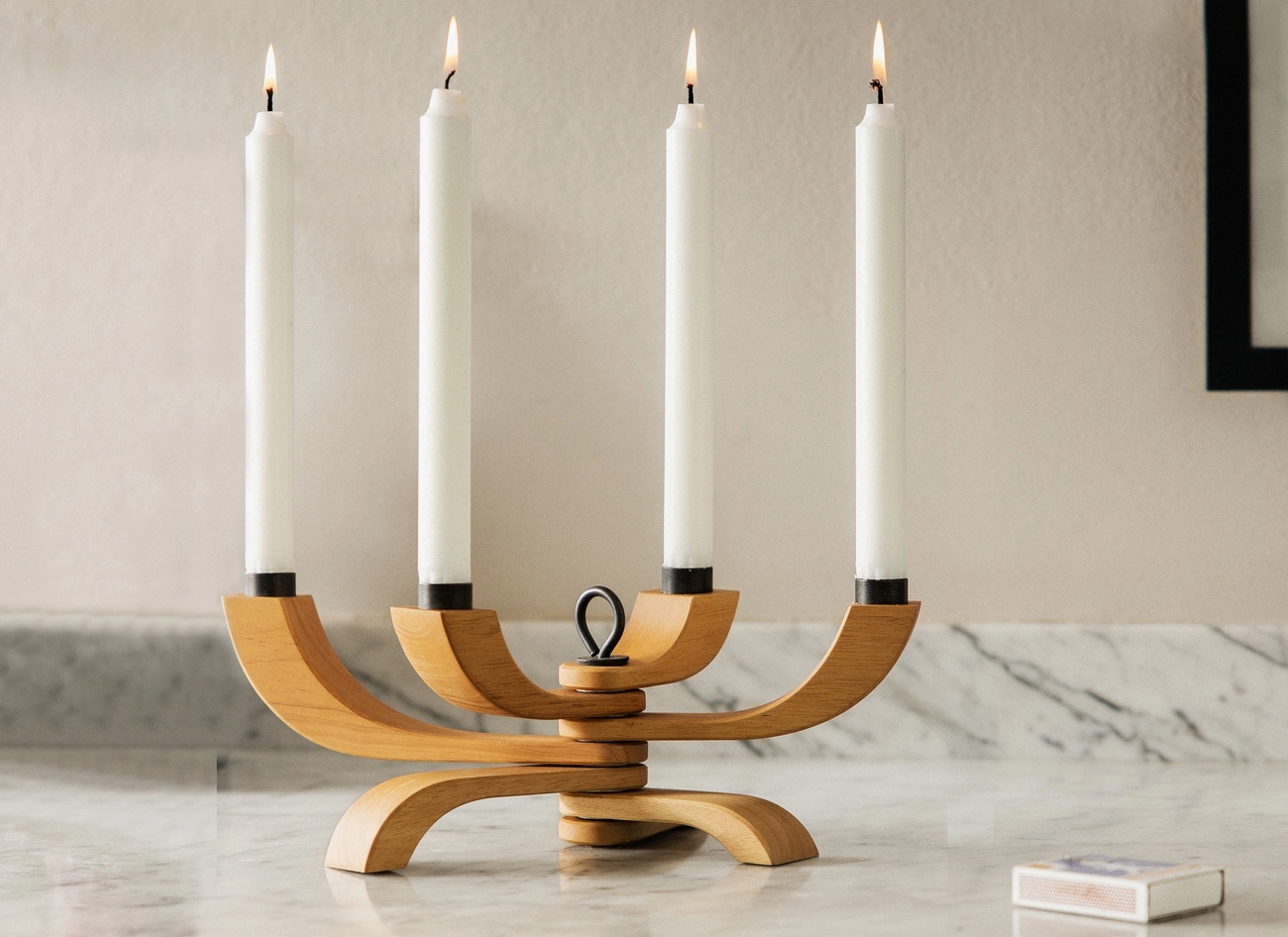 Fyrarmad ljusstake i ek