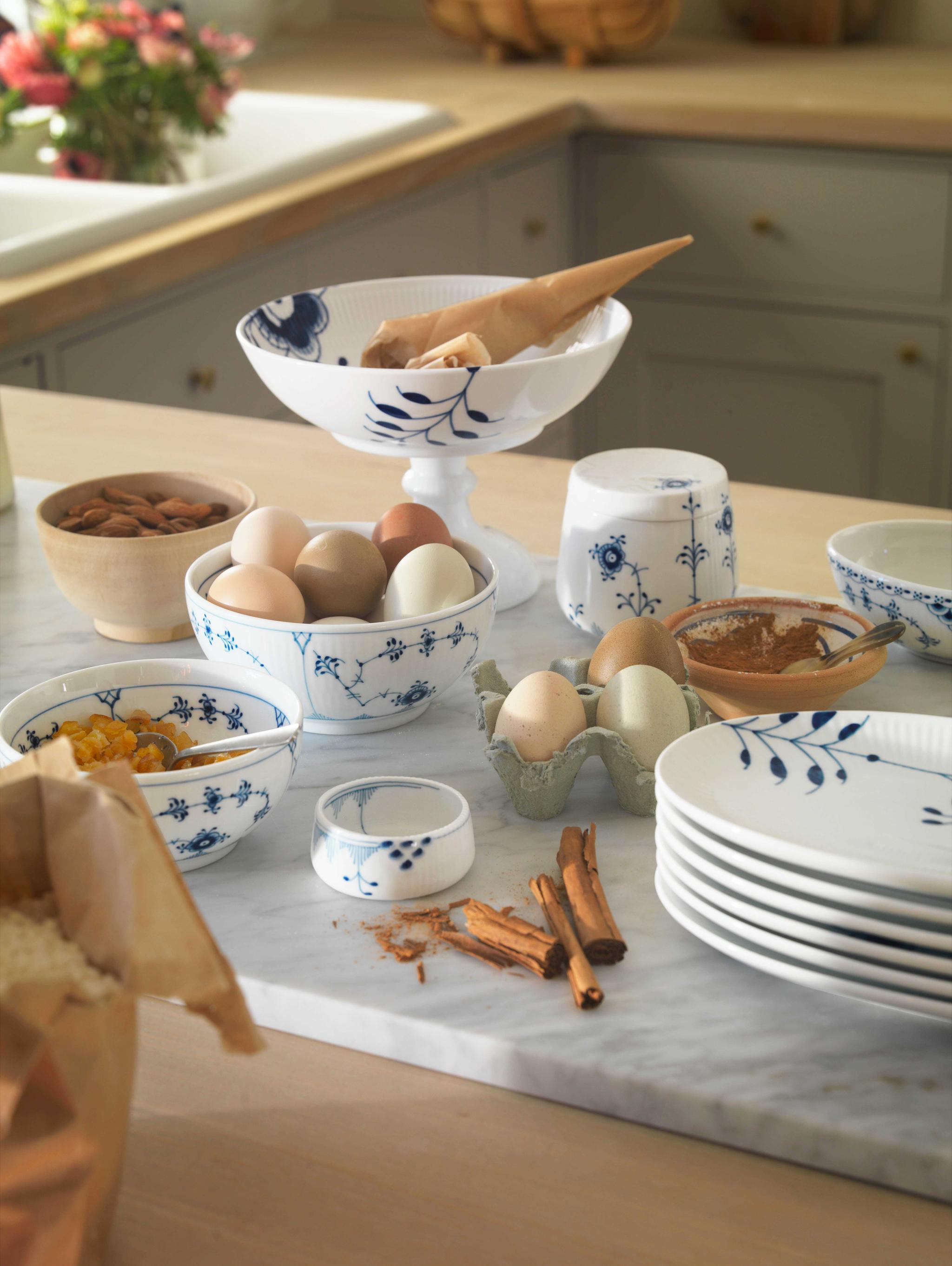 royal copenhagen astiat aamiaispöytä aamiainen kulhot lautaset munakupit ja jalallinen lautanen