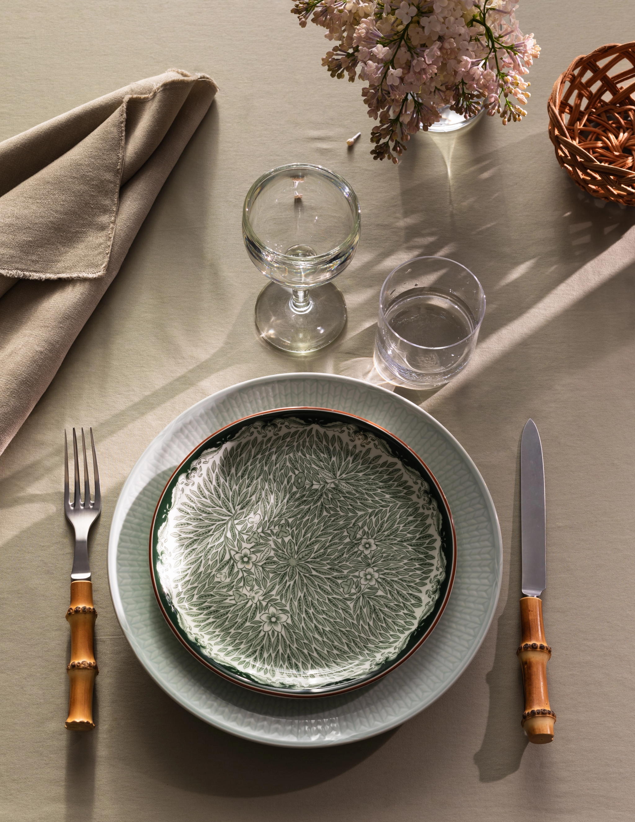 Ostindia Floris Grön från Rörstrand tallrik dukning