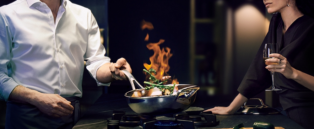 WMF kniv med en bit hallstrad tonfisk