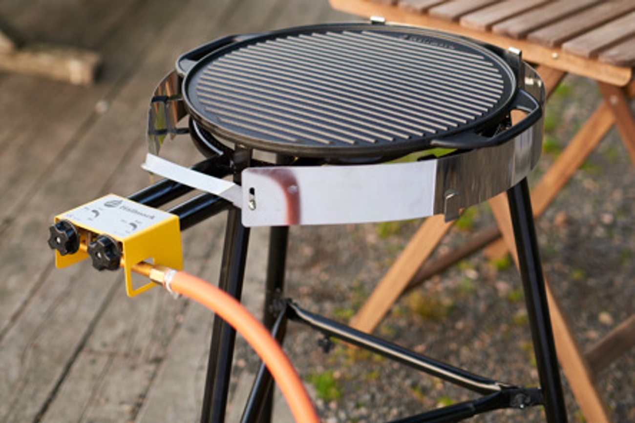 Gasoltillbehör, gasolbrännare som står ute på stenplattor 