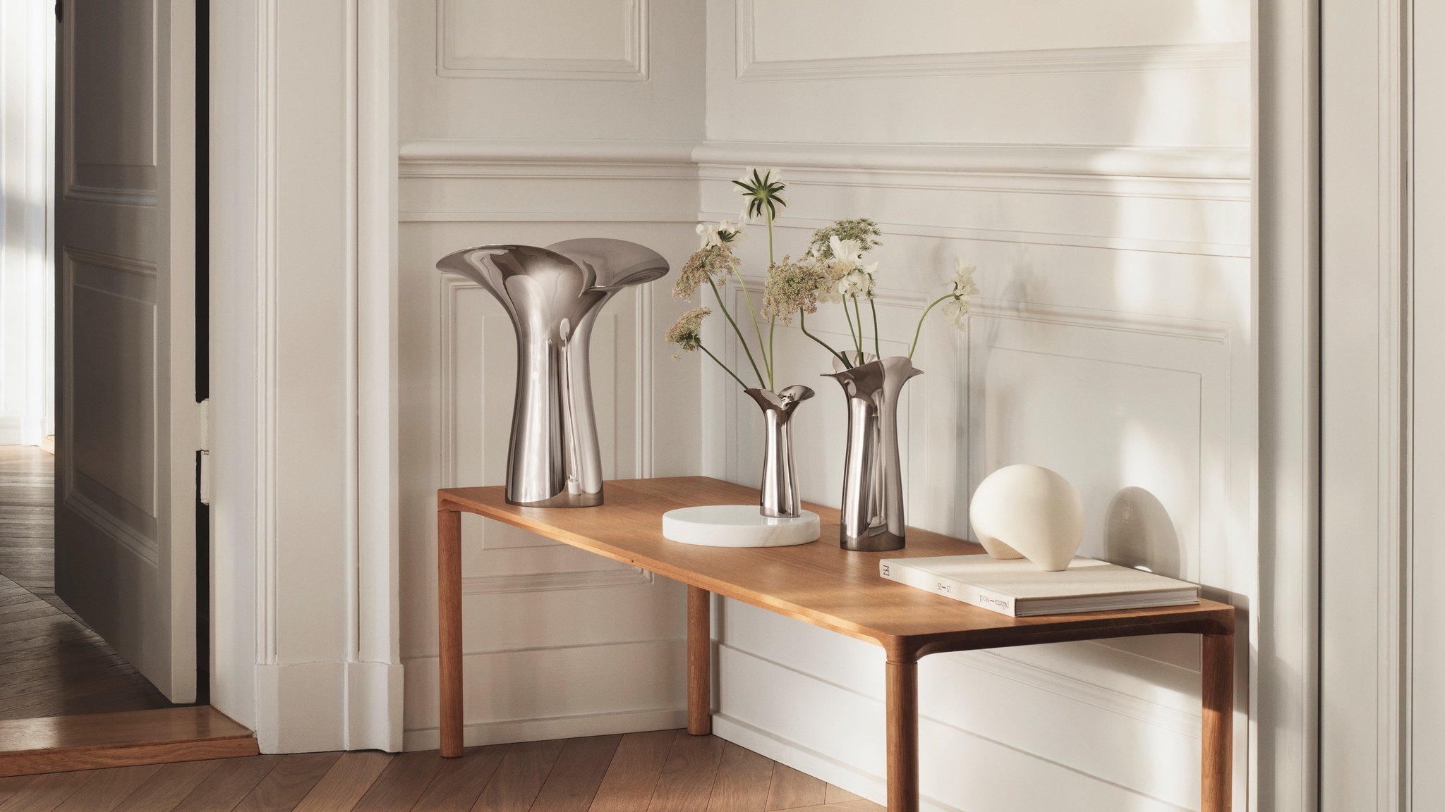 Georg Jensen Bloom vaser på en benk