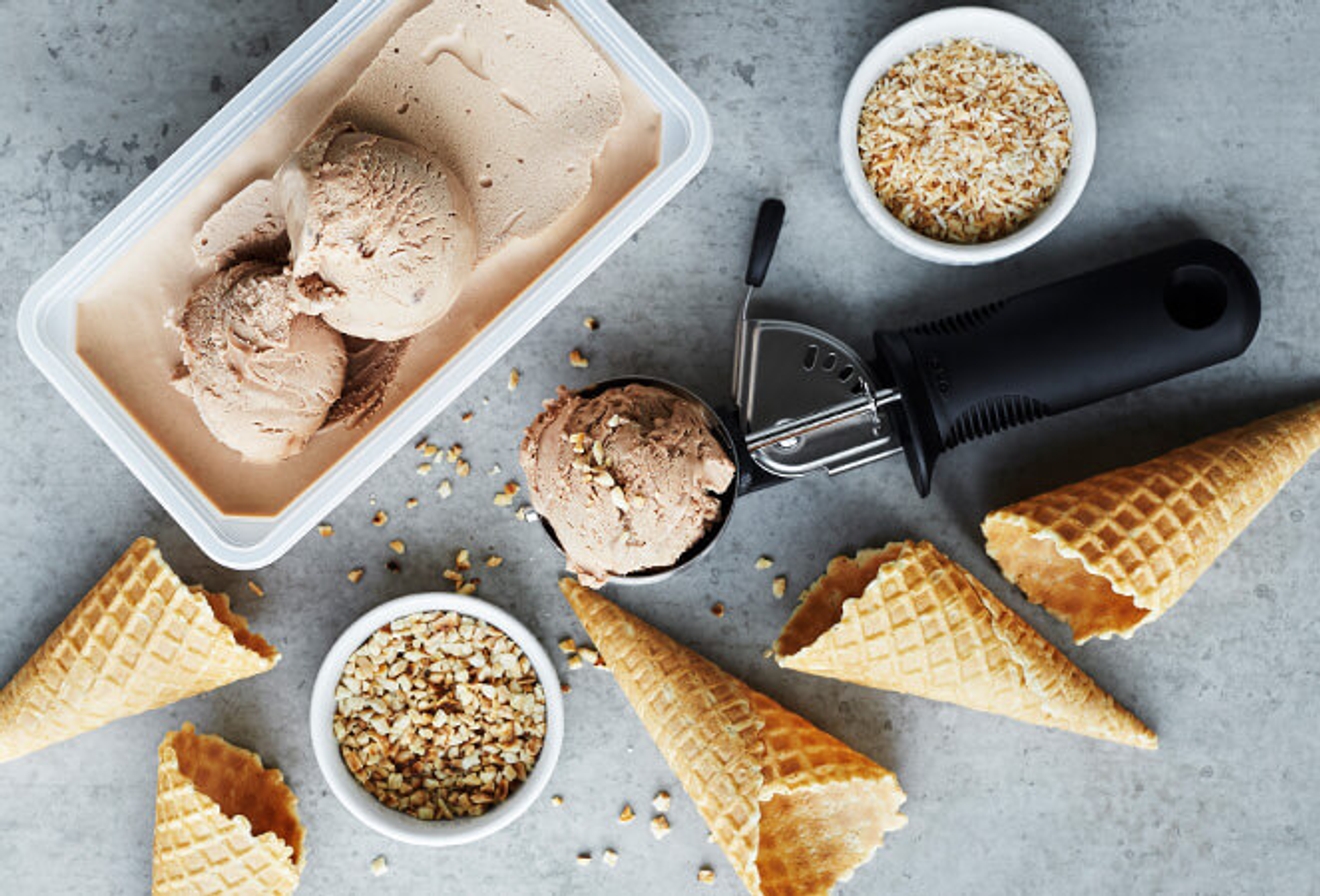 Oxo Isskje med en kule iskrem