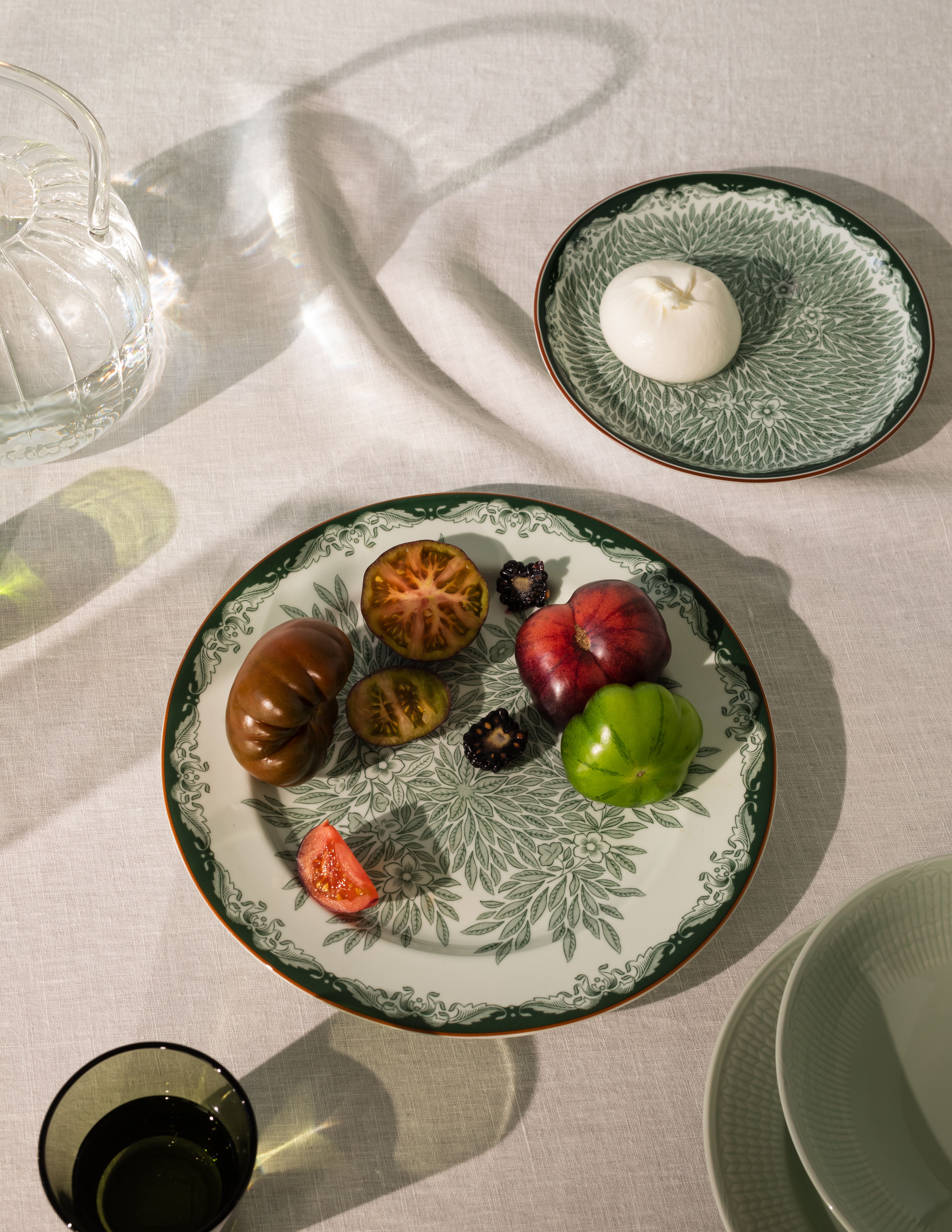 Tallrik från Rörstrand Ostindia Floris Grön med tomater på