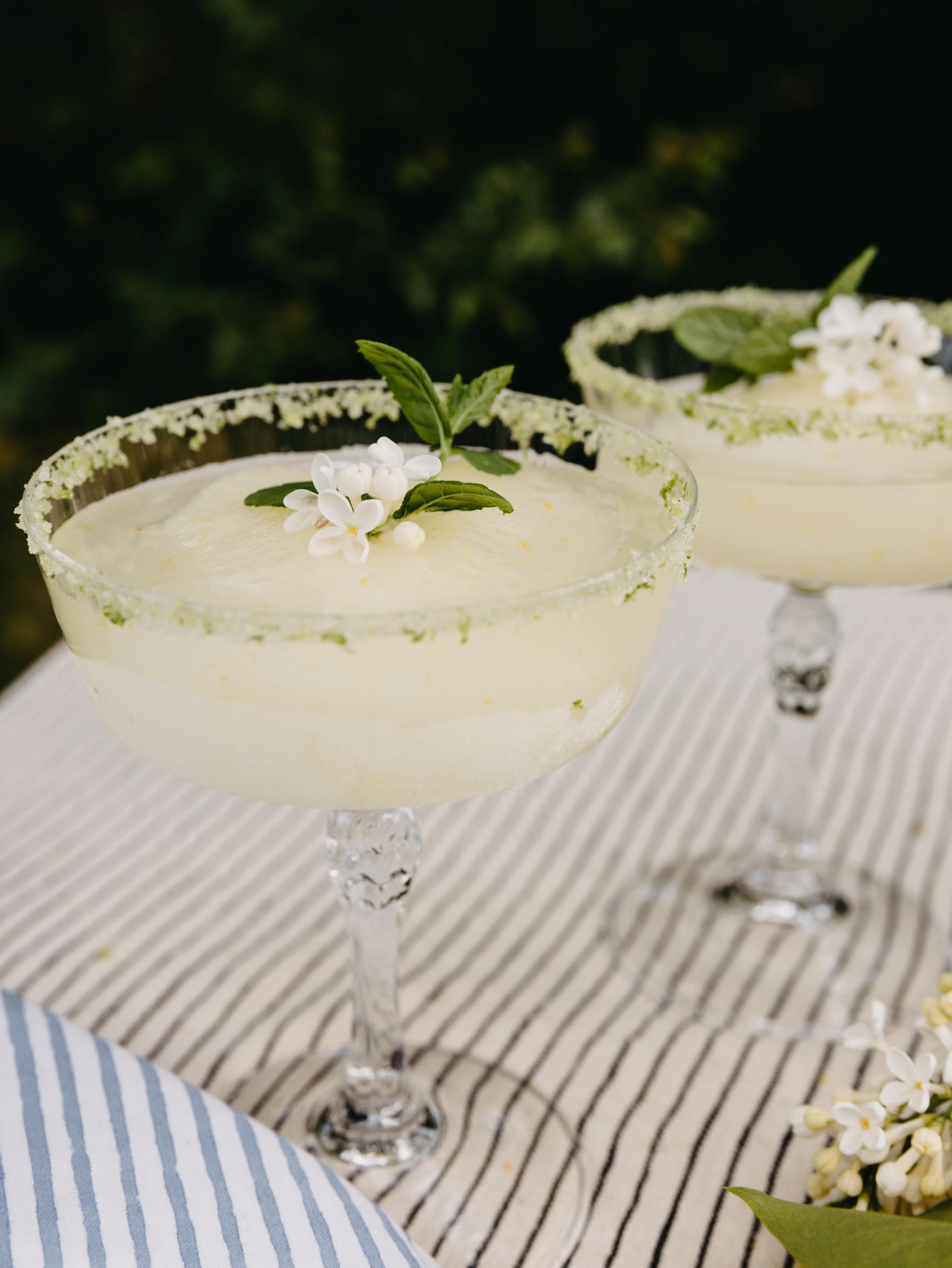 Drink med saftis i et vakkert glass