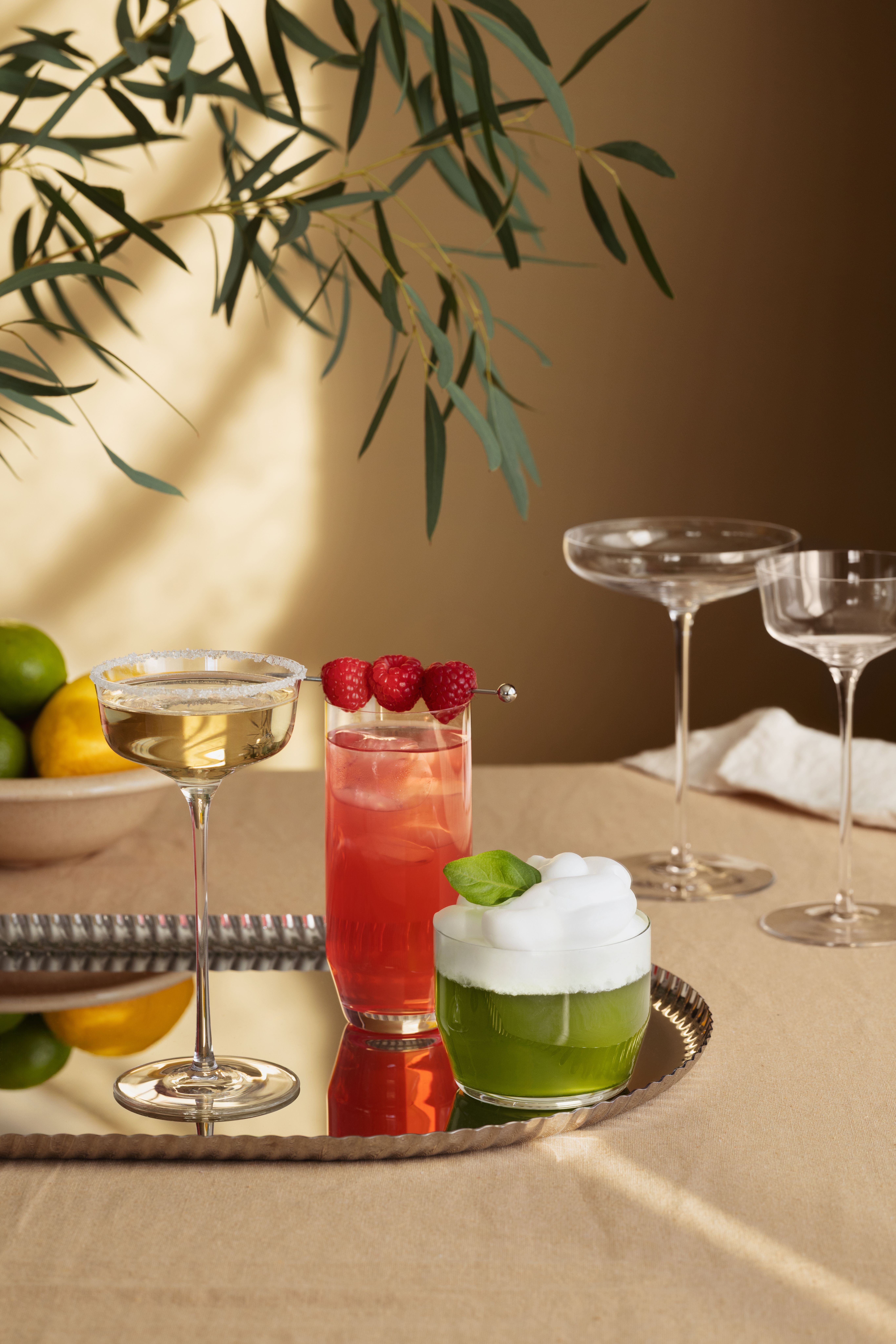 Cocktails i olika glas i olika storlekar