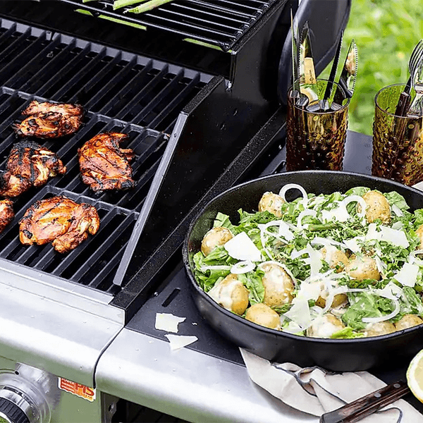 Marinoitu kana ja Caesar-perunasalaatti grillillä