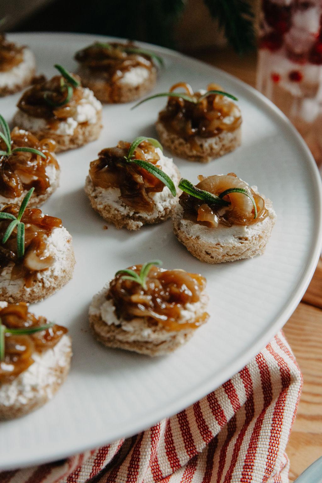 Feta & karamellisert løk-toast