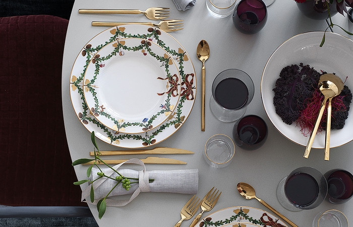 Dukat bord med julservisen Star Fluted Christmas