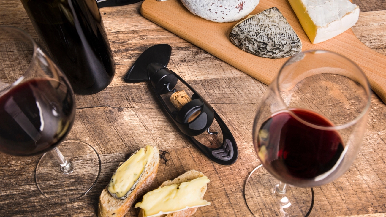 Vacu Vin rödvin i glas och vinöppnare