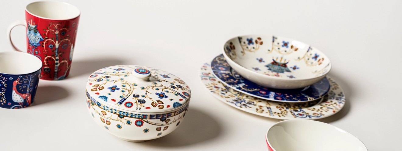 Iittala syvä lautanen muki ja erikokoiset ruokalautaset Taika sarjasta