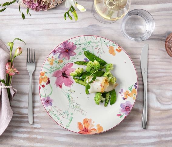 Villeroy & Bochin kukkalautanen kuvattuna ylhäältä päin