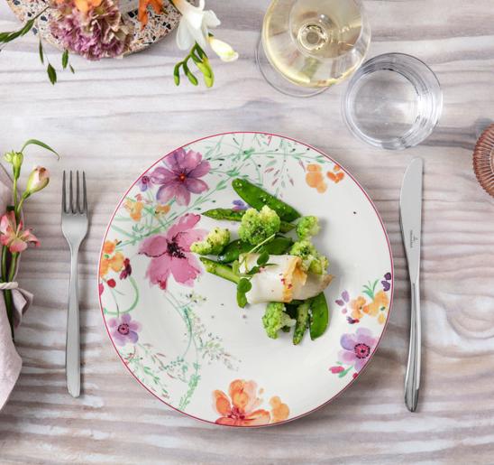 Villeroy & Bochin kukkalautanen kuvattuna ylhäältä päin