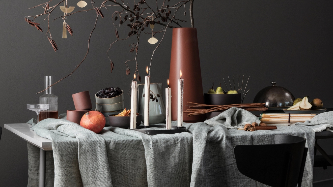 Ferm Living inredning och servering på bord med linneduk