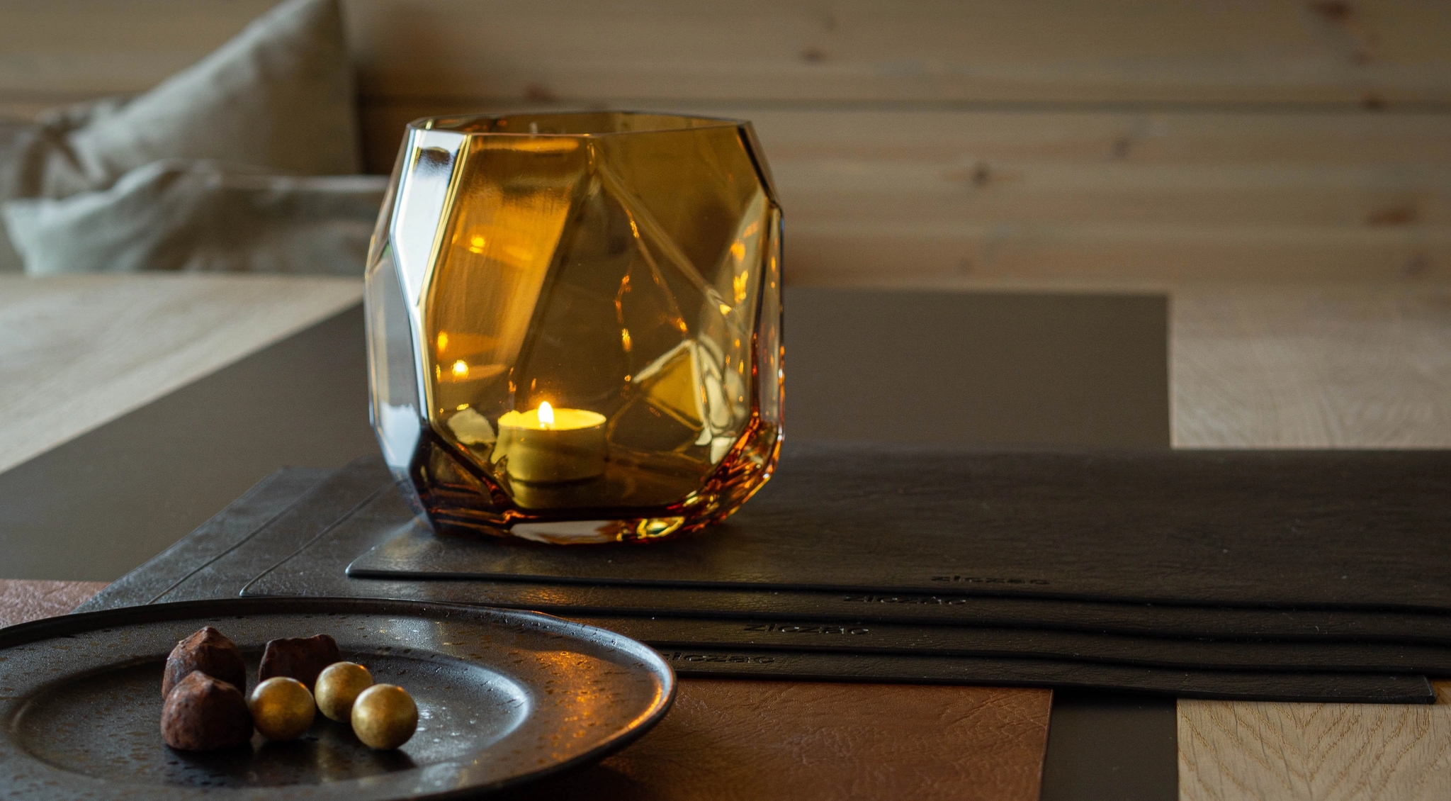 Iglo lyslykt på et bord