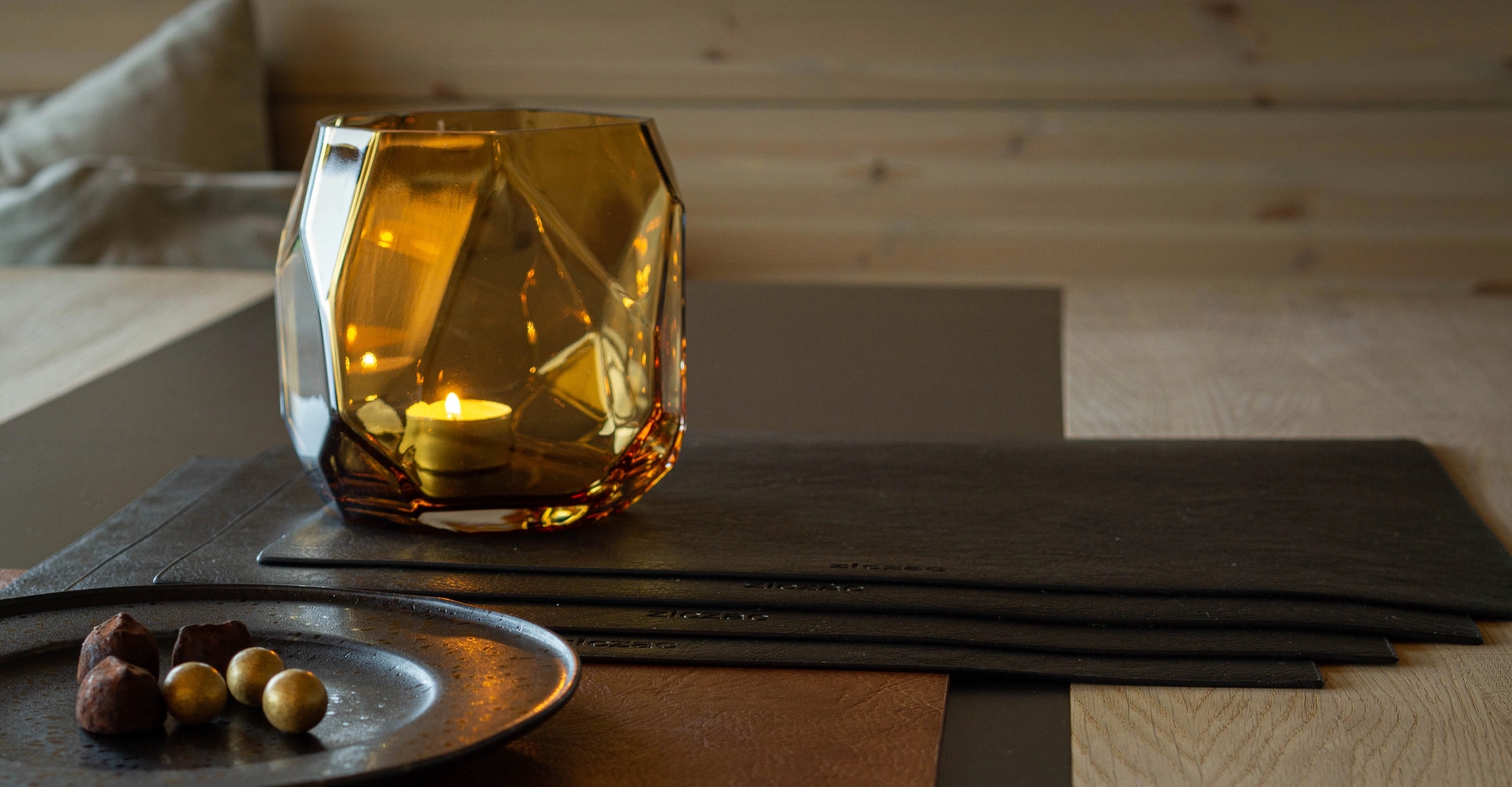 Iglo lyslykt på et bord