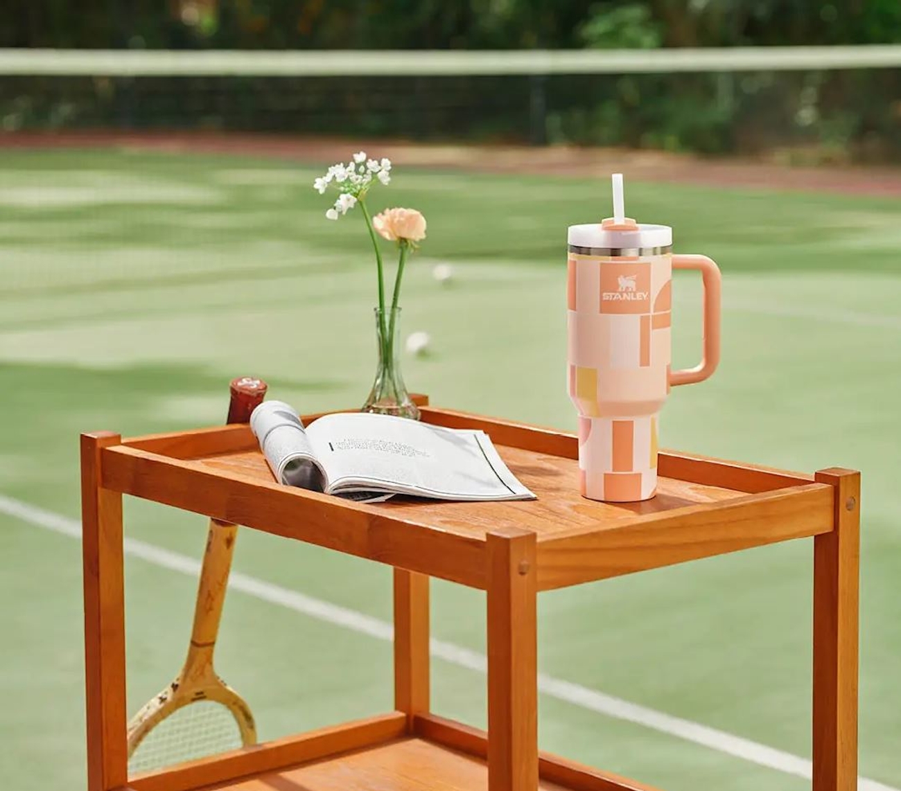 Stanley Quencher vattenflaska ljusrosa med handtag