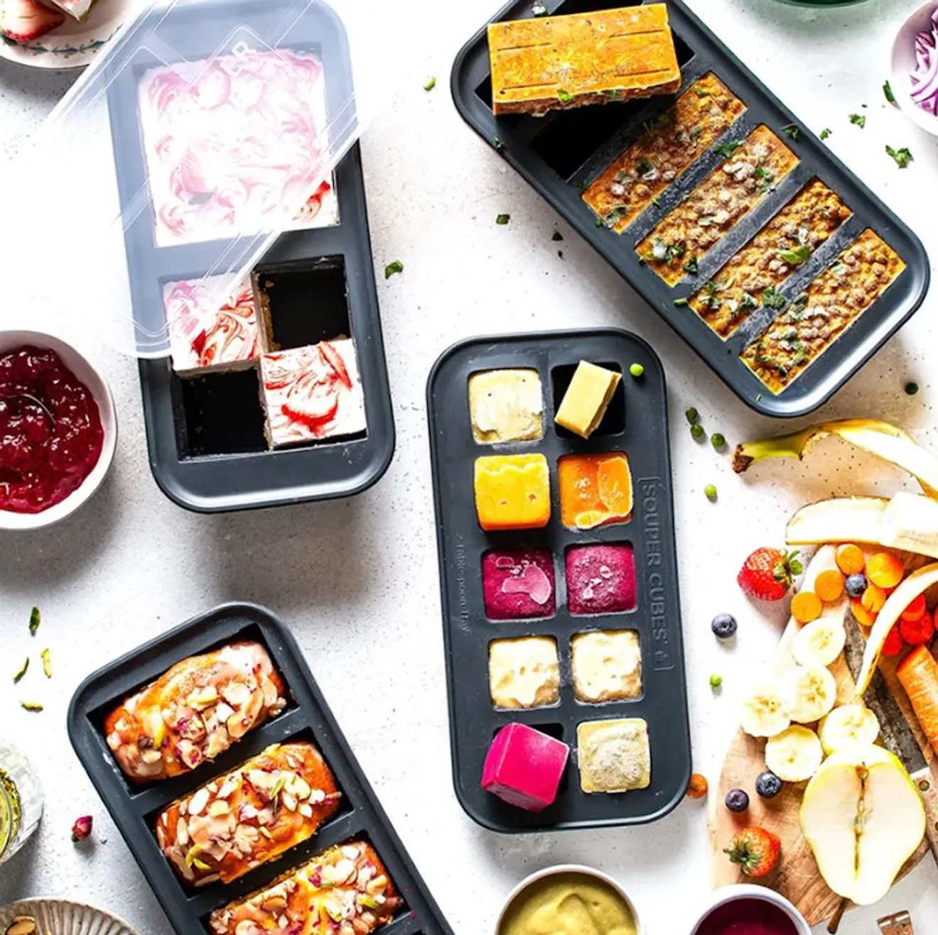 Souper cubes fyllda med olika såser och mat