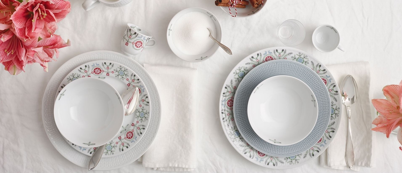 rörstrand Swedish grace winter pöydän kattaus valkoiset lautaset kuviolliset lautaset glögilasit
