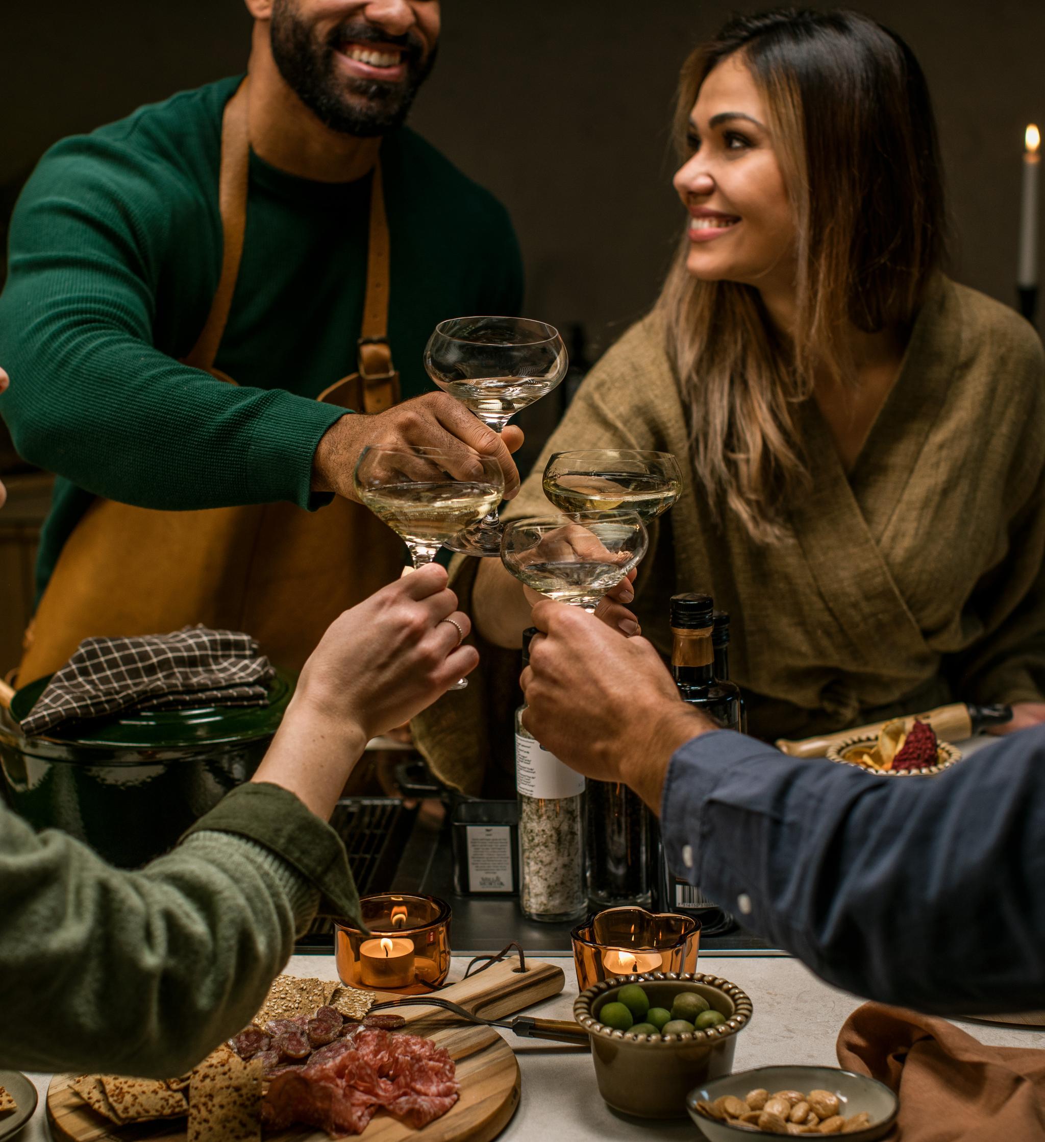 personer som skålar