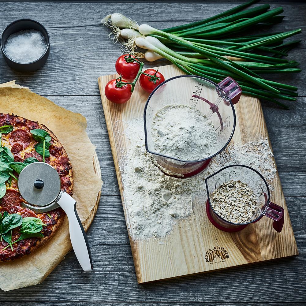 Modern house leivontavälineet pizzaleikkuri kotitekoinen pizza mittakannut puinen leikkuulauta