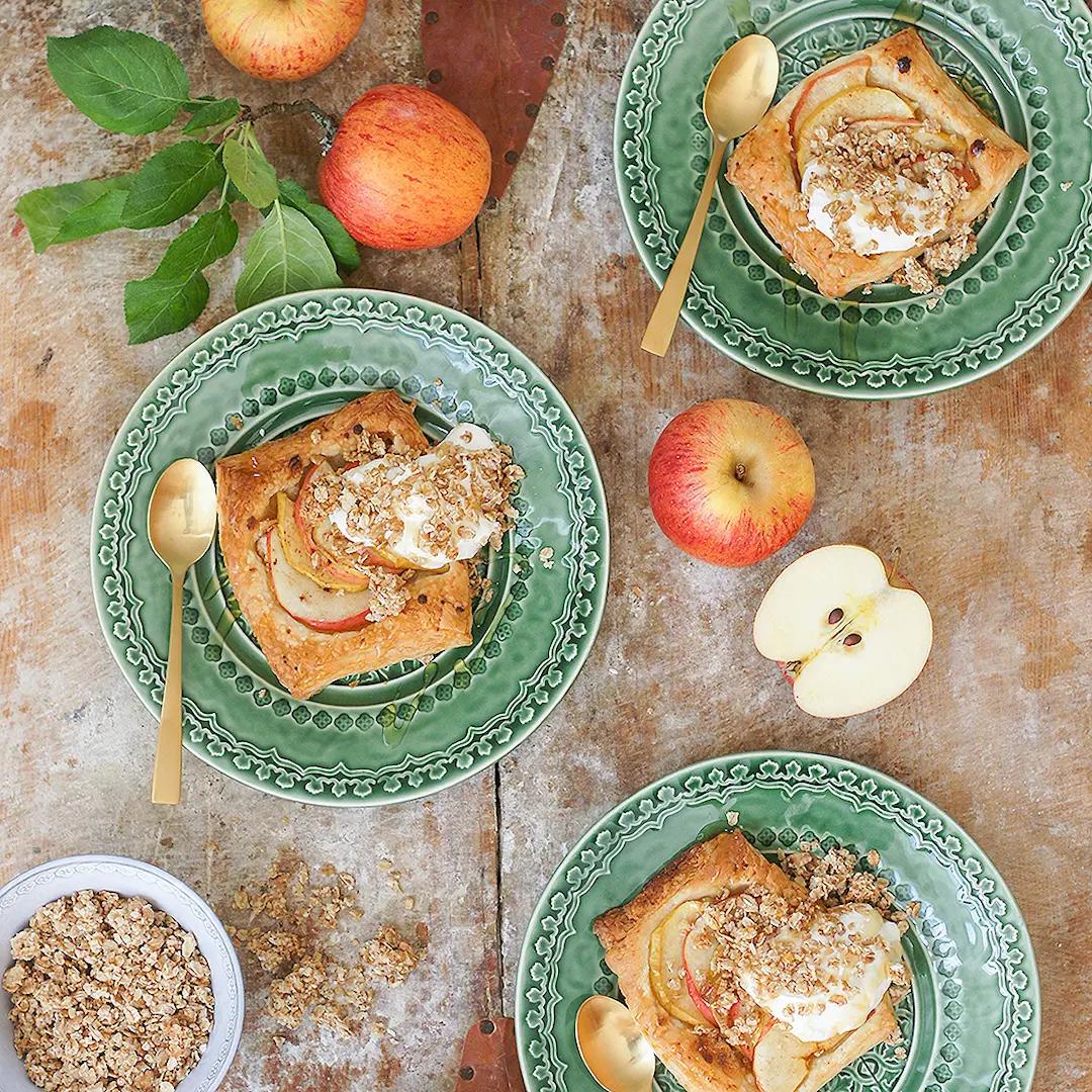 Bordallo Pinheiro rua nova lautaset vihreä lautanen jälkiruokalautanen omenapiirakka