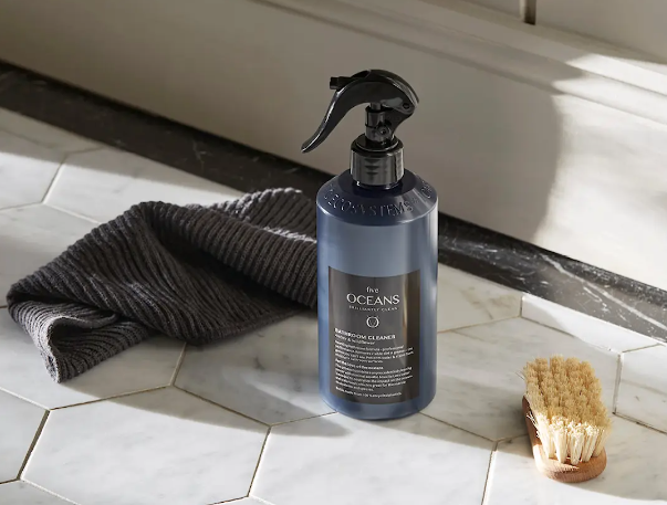 Tiskaus & Siivous five oceans puhdistusaine puhdistusharja rätti lattialla