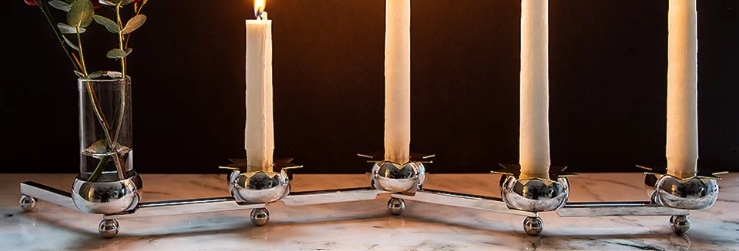 Kynttilämansetit klong kynttilänjalassa