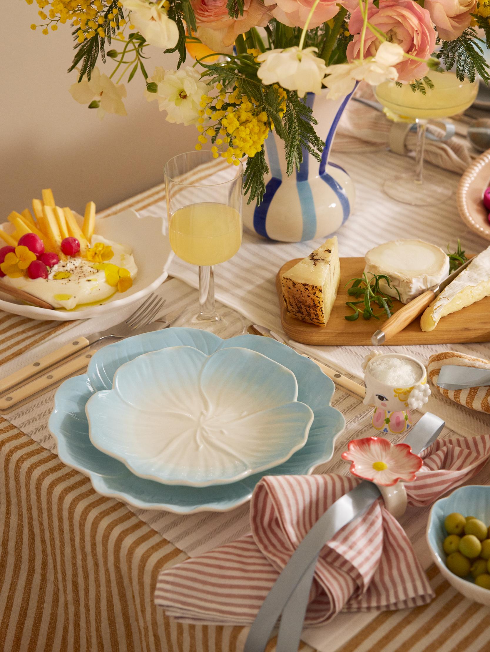 Blommigt porslin - vårens trend