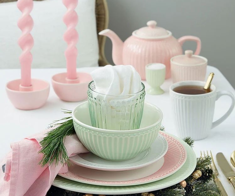 GreenGate porslin i ljusgrönt och rosa