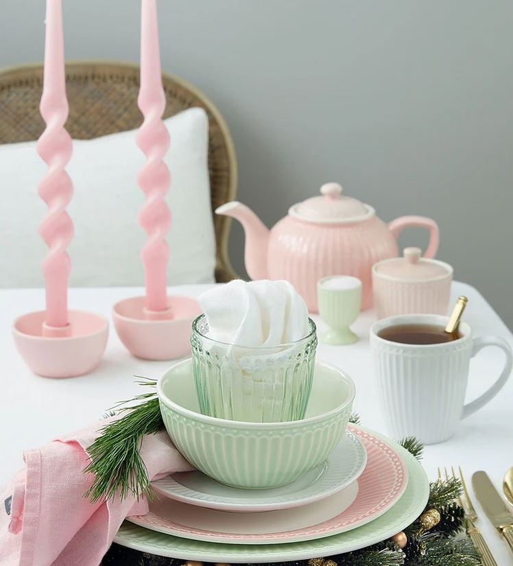GreenGate porslin i ljusgrönt och rosa