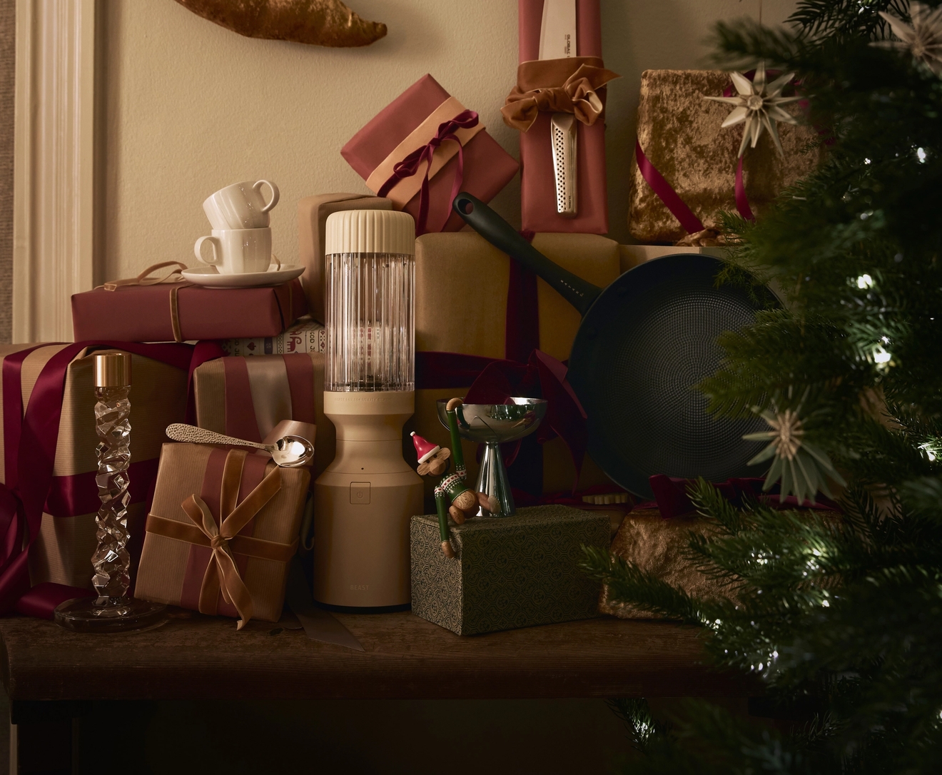 Julegaver ved et juletre