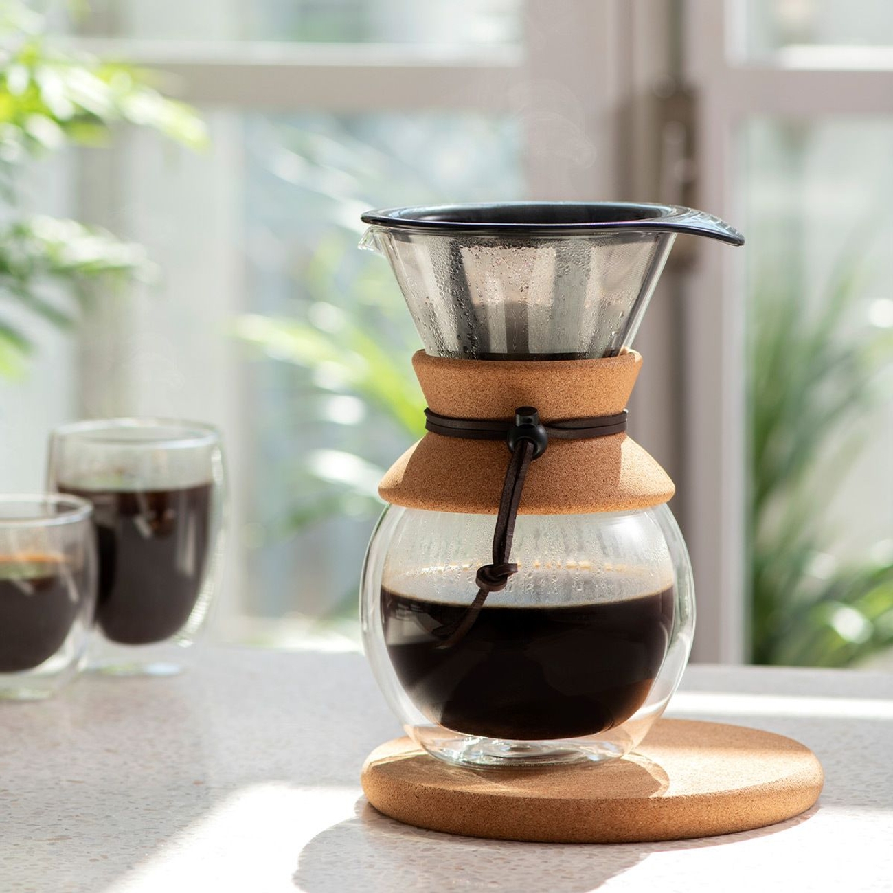 Bodum Pour over kahvinkeitin Tyylikäs lasinen keitin ja kahvimukit